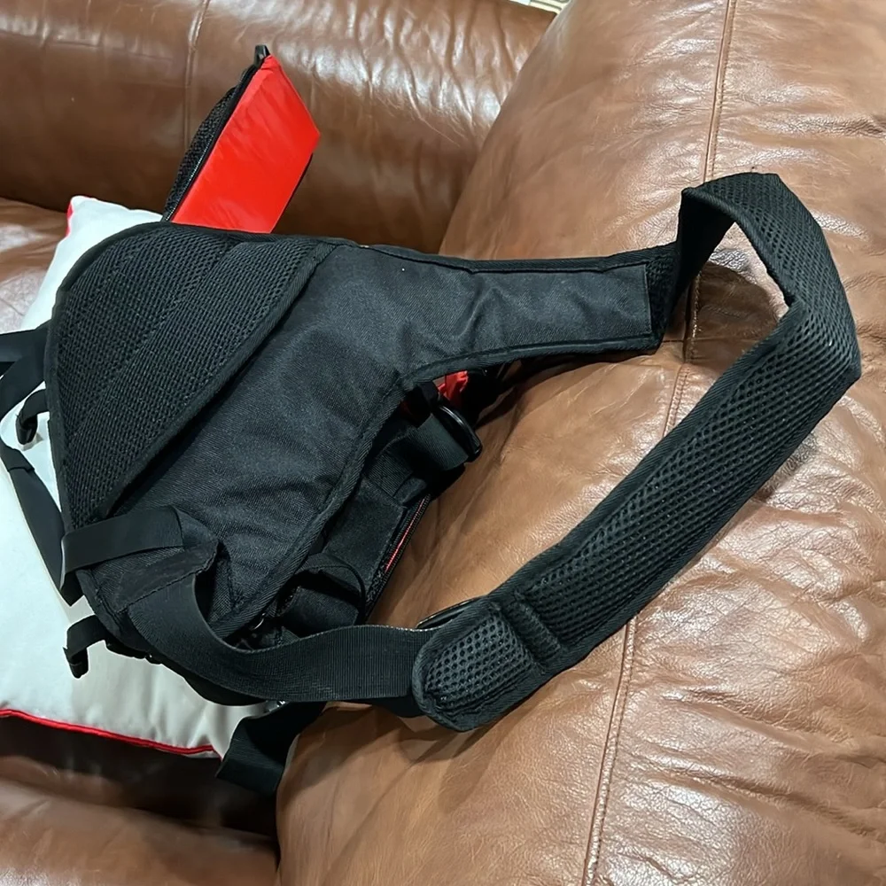 CADEN SLING CAMERA BAG - Picture 10 of 10